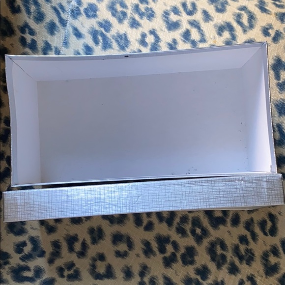 Bergdorf Goodman Gift Box - Picture 3 of 3